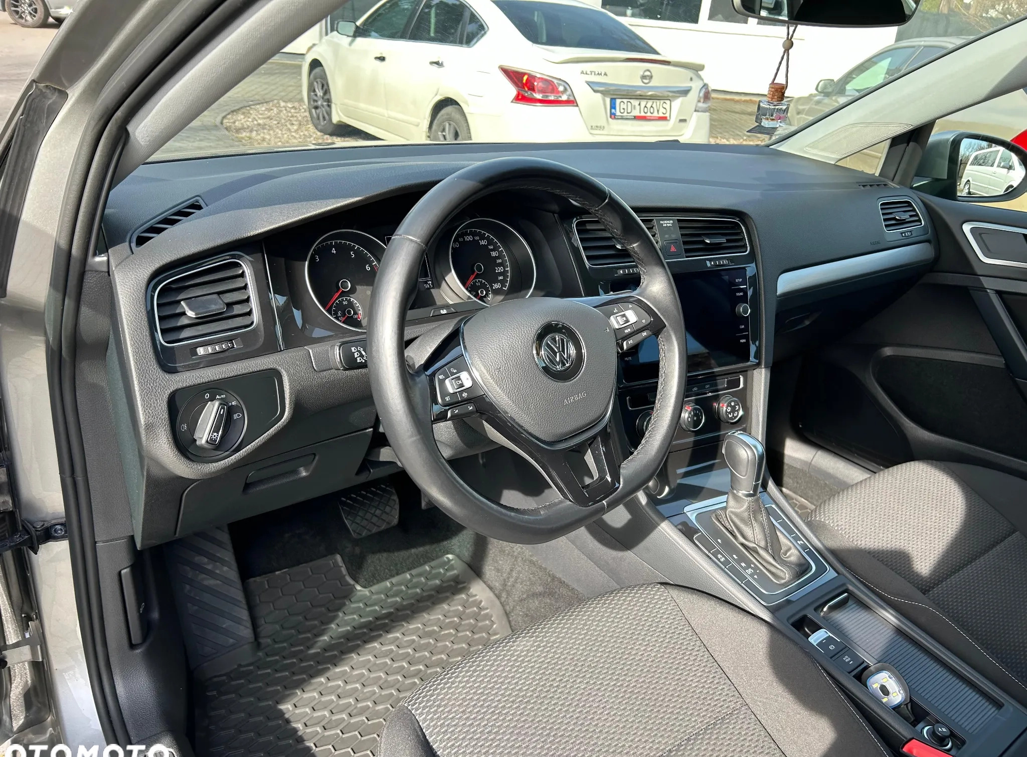 Volkswagen Golf cena 62300 przebieg: 65000, rok produkcji 2019 z Lubań małe 106